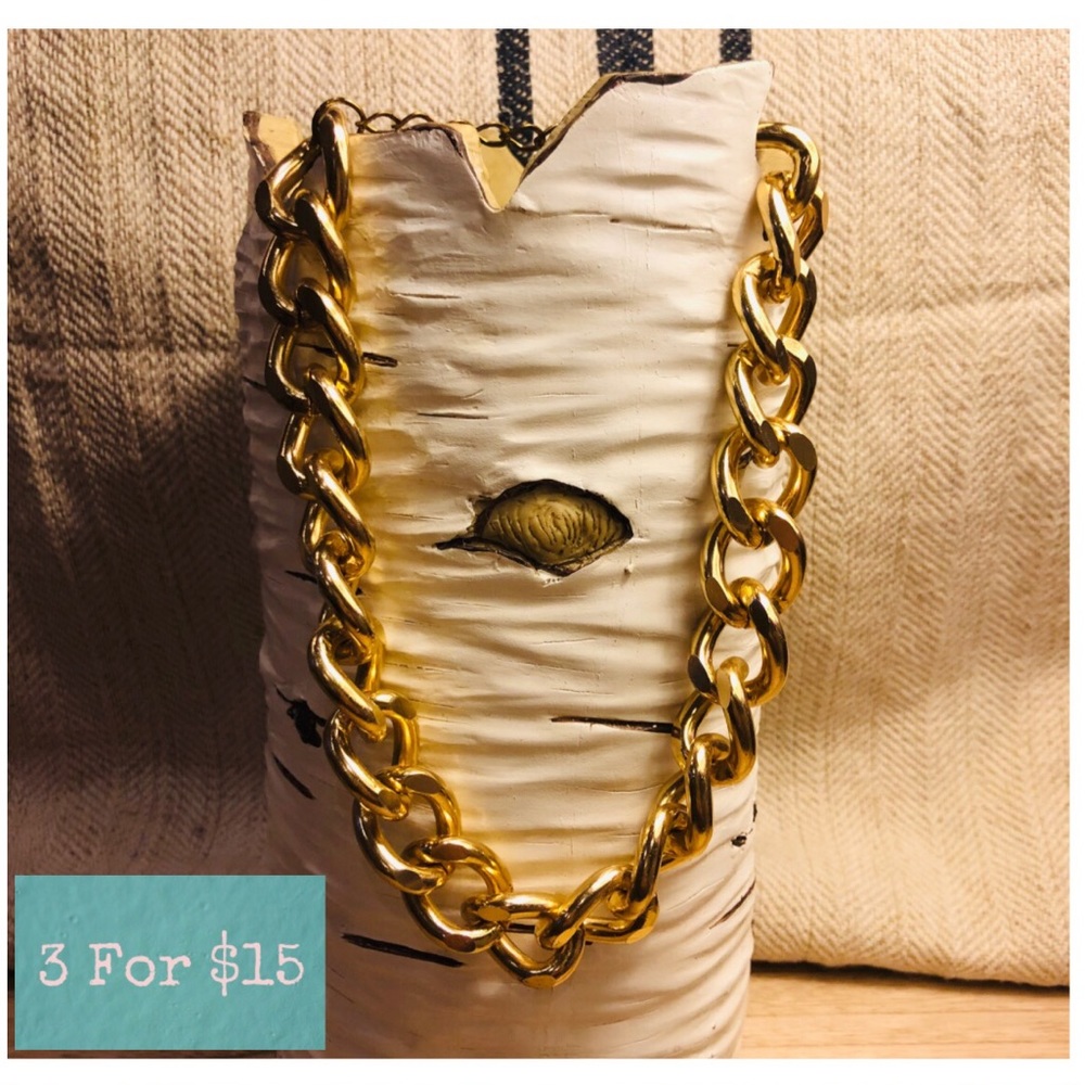 CHUNKY GOLD TONE NECKLACE